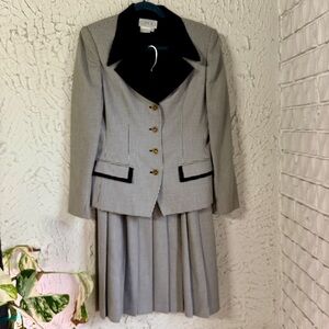 Vintage Women's Black and Gray Blazer Suit and Skirt